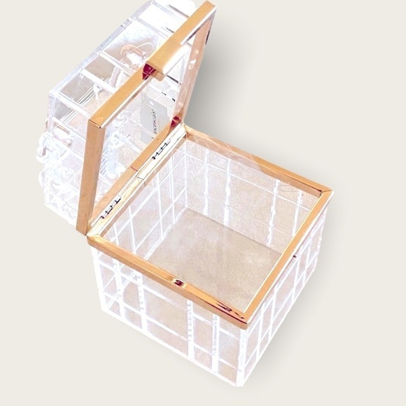 Renata Clear Resin Chunky Chain Box Bag Clutch NWT Francesca’s NWT - Picture 3 of 10